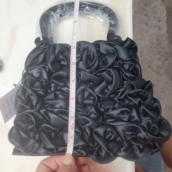 NWT.  Mod by Design. 100% Silk Handbag.  (778) - Picture 9 of 12